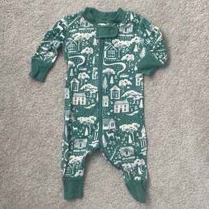 Hanna Andersson green winter print one piece 0-3 M